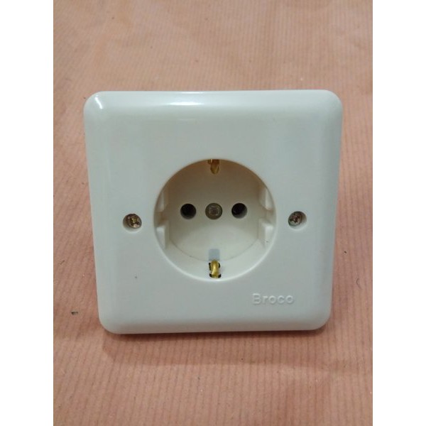 Jual Stop Kontak Colokan BROCO Tembok Inbow Broco New Gee CREAM ...