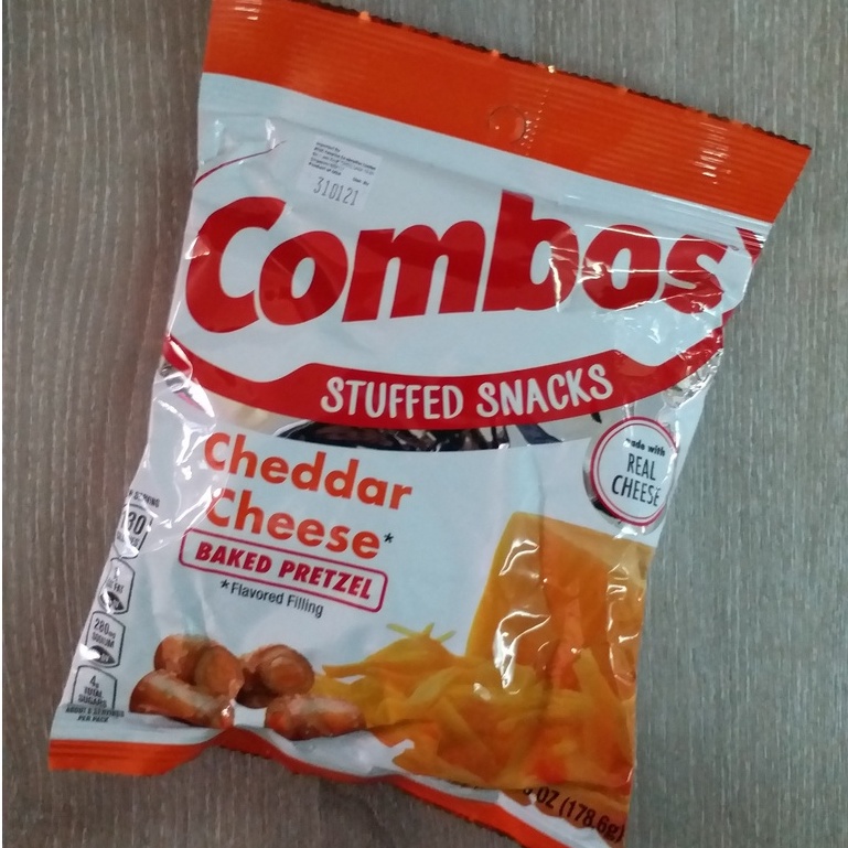 Jual Combos Cheddar Cheese Baked Pretzel Keju Singapore Shopee Indonesia