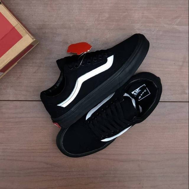 Vans old skool all black 2024 white stripe