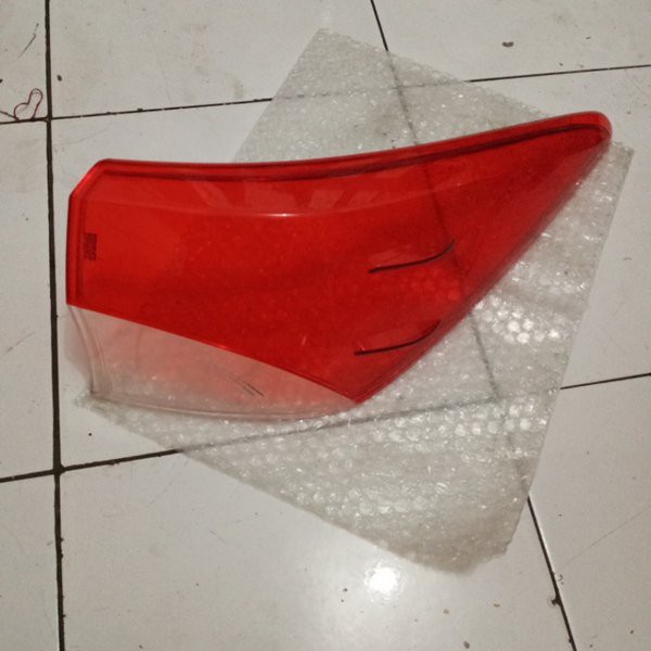 Jual mika lampu belakang kaca lampu stop kanan fortuner original ...