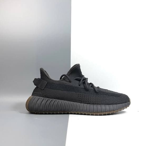 Harga sepatu adidas yeezy hitam hotsell