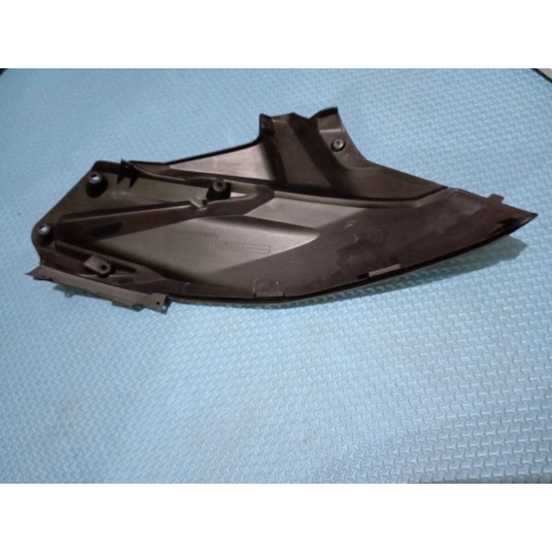 Jual COVER R SIDE SAMBUNGANGAN BODY KECIL KANAN VARIO 125 OLD ORI KZR ...