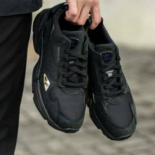 adidas falcon triple black