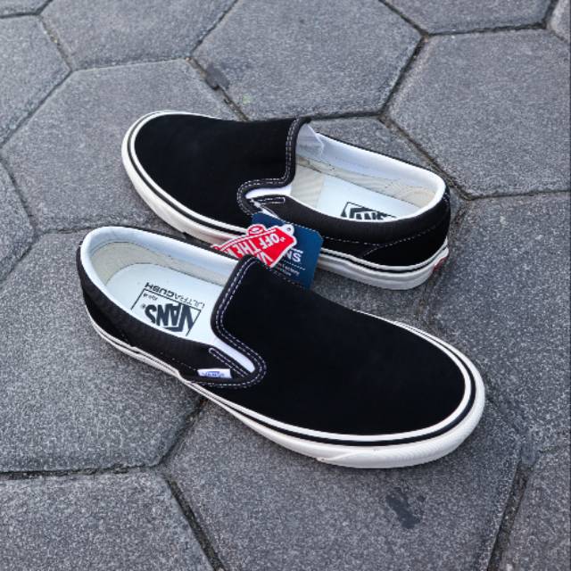 Vans anaheim slip hot sale on black and white