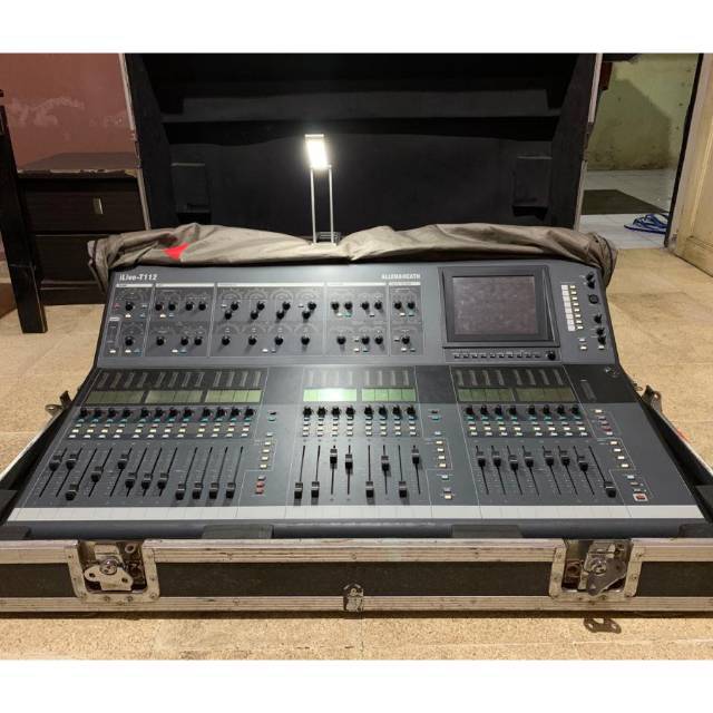 Allen Heath ILiveT112 Live Mixing Console With IDR48