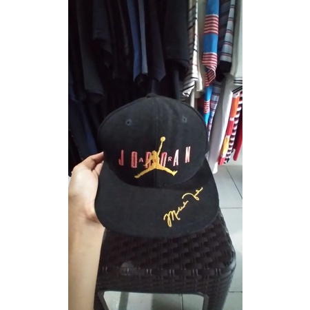 Topi nike air store jordan