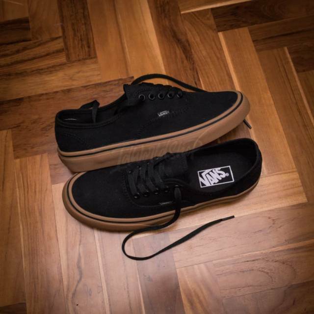 Jual SEPATU VANS AUTHENTIC FULL BLACK HITAM POLOS WHITE PUTIH OLDSKOOL ...