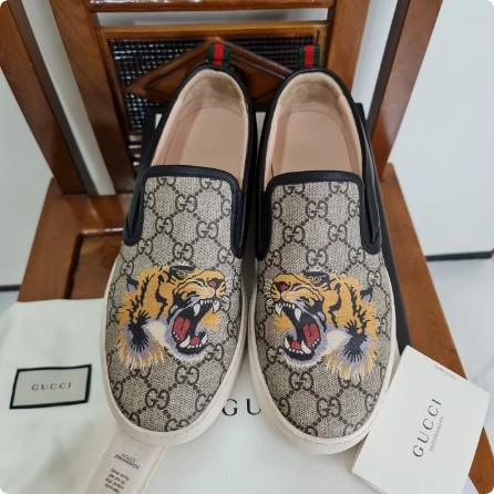 Gucci tiger slip on sale on