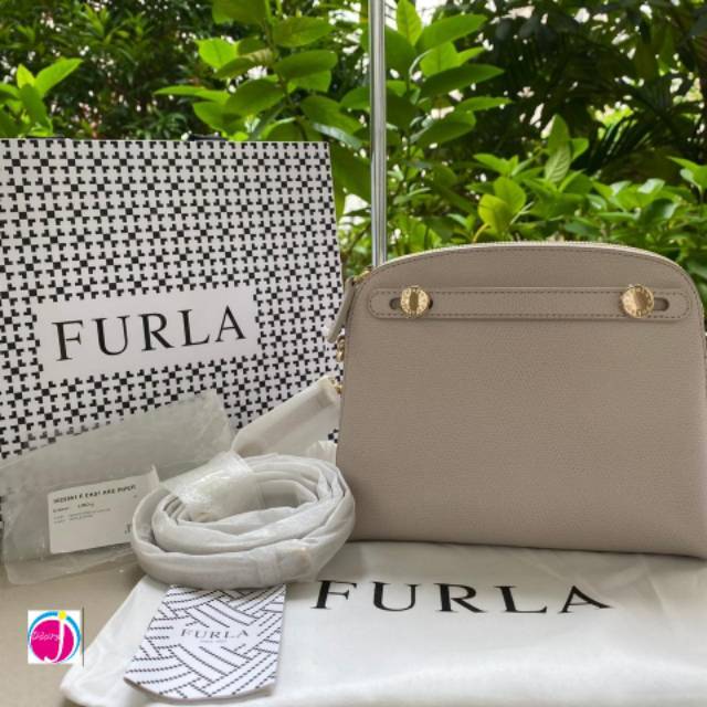 Harga sling 2025 bag furla