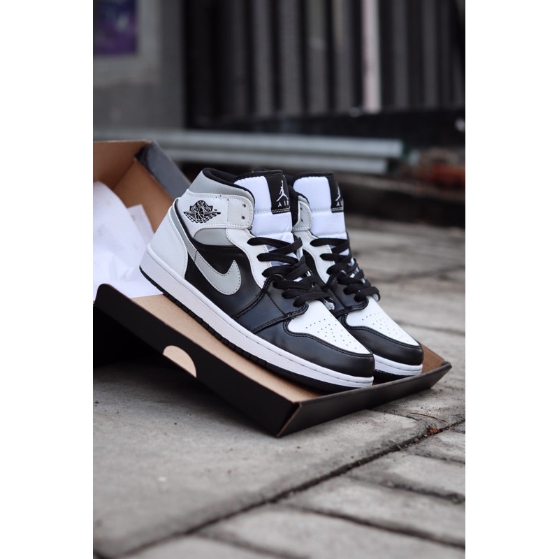 jordan 1 white shadow on feet