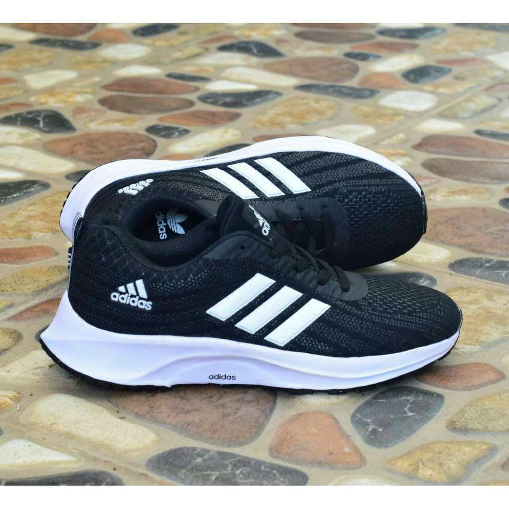 Foto sepatu olahraga adidas hotsell