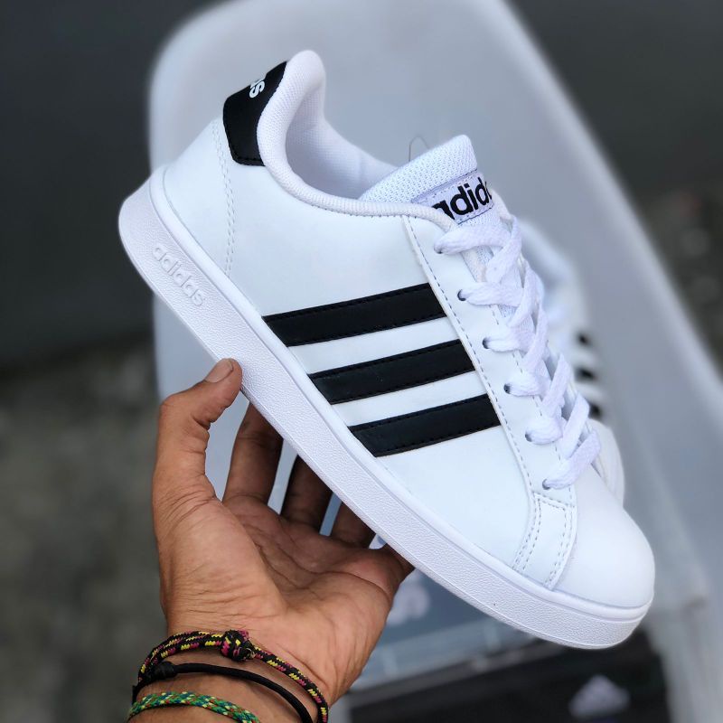 Harga sneaker sales adidas original