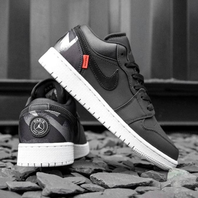 jordan 1 low psg on feet