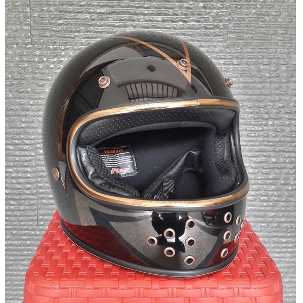 Helm store cafe racer