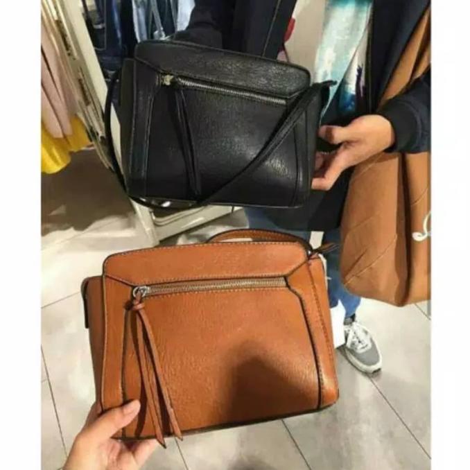 Sling bag best sale stradivarius original