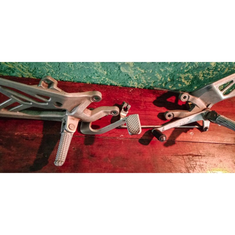 Jual footstep depan R15 v3/v4 original copotan | Shopee Indonesia