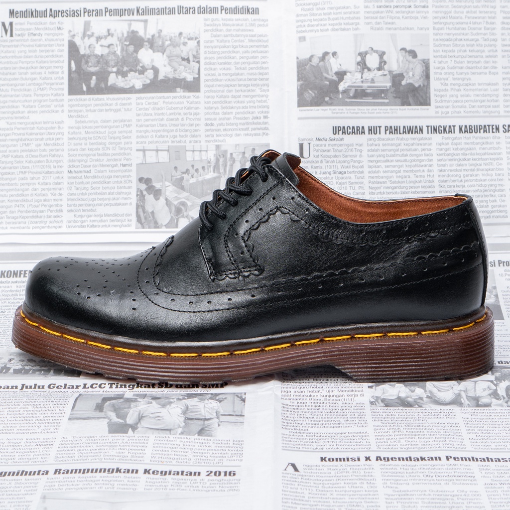 Jual Sepatu Boots Pria Casual Docmart Brouge Wingtip Low Boot Kulit ...