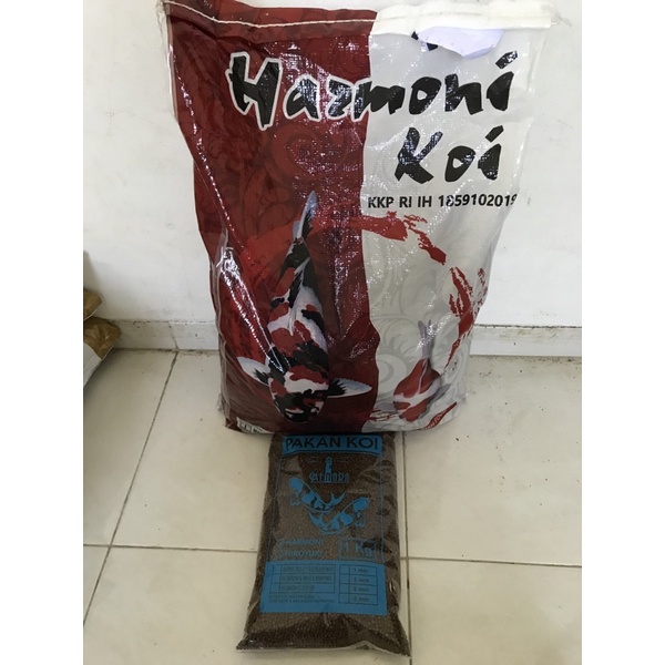 Jual REPACK TERMURAH!!! HARMONI Pakan Ikan Koi 1kg penumbuh badan koi ...