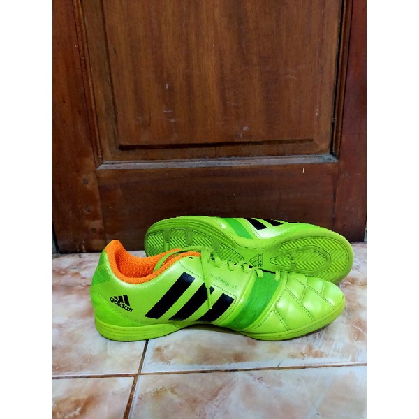 Sepatu futsal clearance adidas nitrocharge 3.0