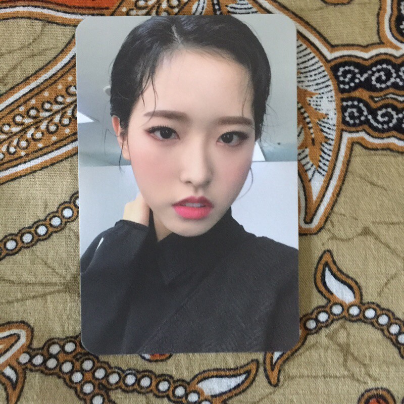 Jual LOONA Olivia Hye # (Hash) Photocard B Version | Shopee Indonesia
