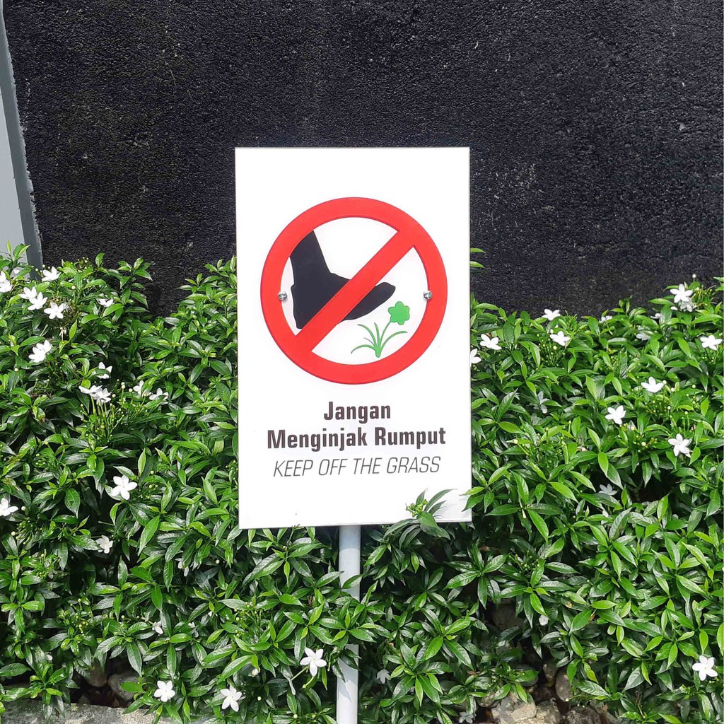 Jual Rambu Akrilik Jangan Menginjak Rumput - Dilarang Menginjak Rumput ...