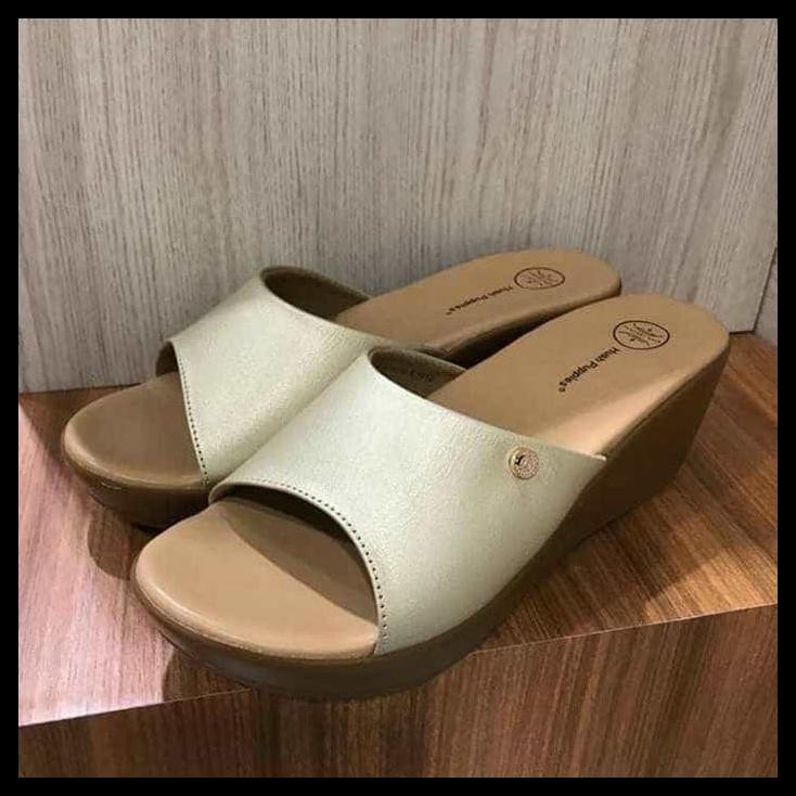 Sandal hush best sale puppies wanita original