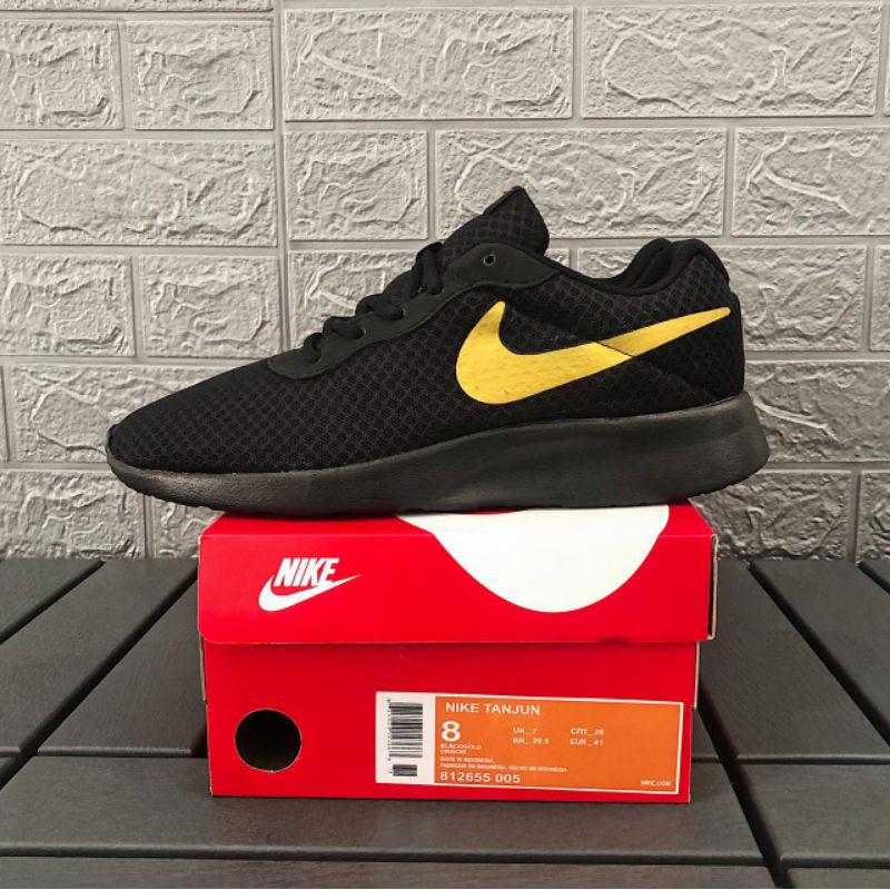 Nike tanjun clearance black gold original