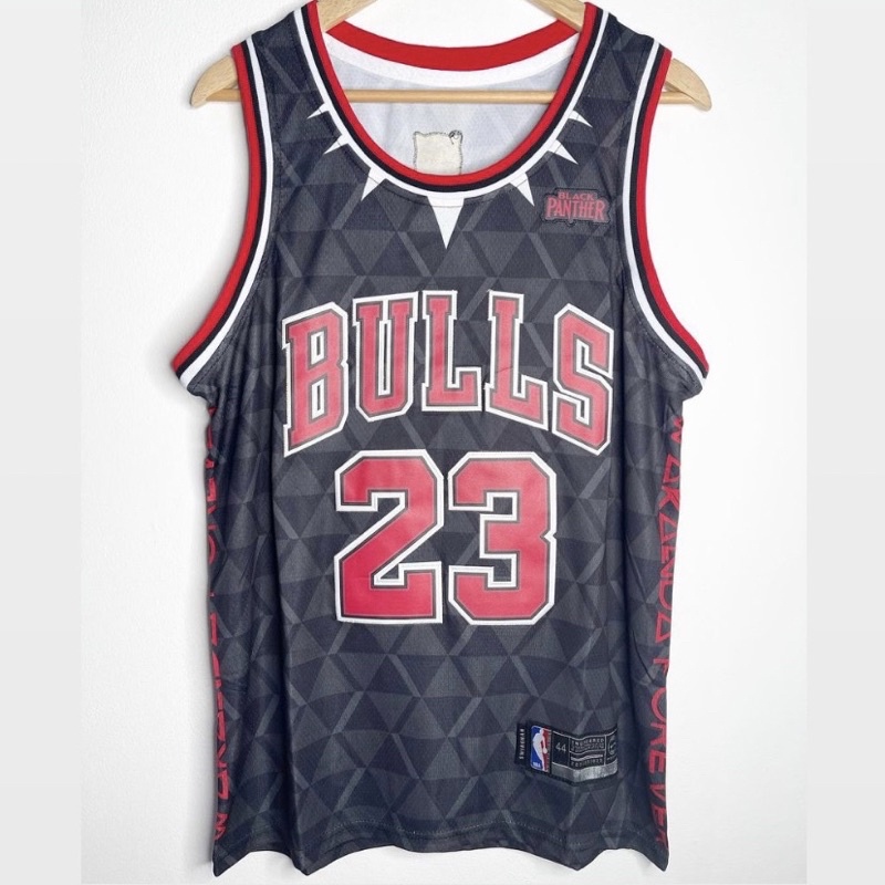 Jual JERSEY BASKET NBA SPECIAL BLACK PANTHER X CHICAGO BULLS #23 JORDAN ...