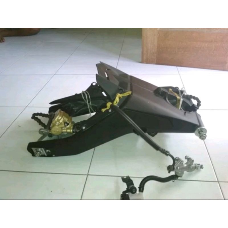 Jual swing arm Yamaha R15 vva V3 swing arek set pengereman Yamaha R15