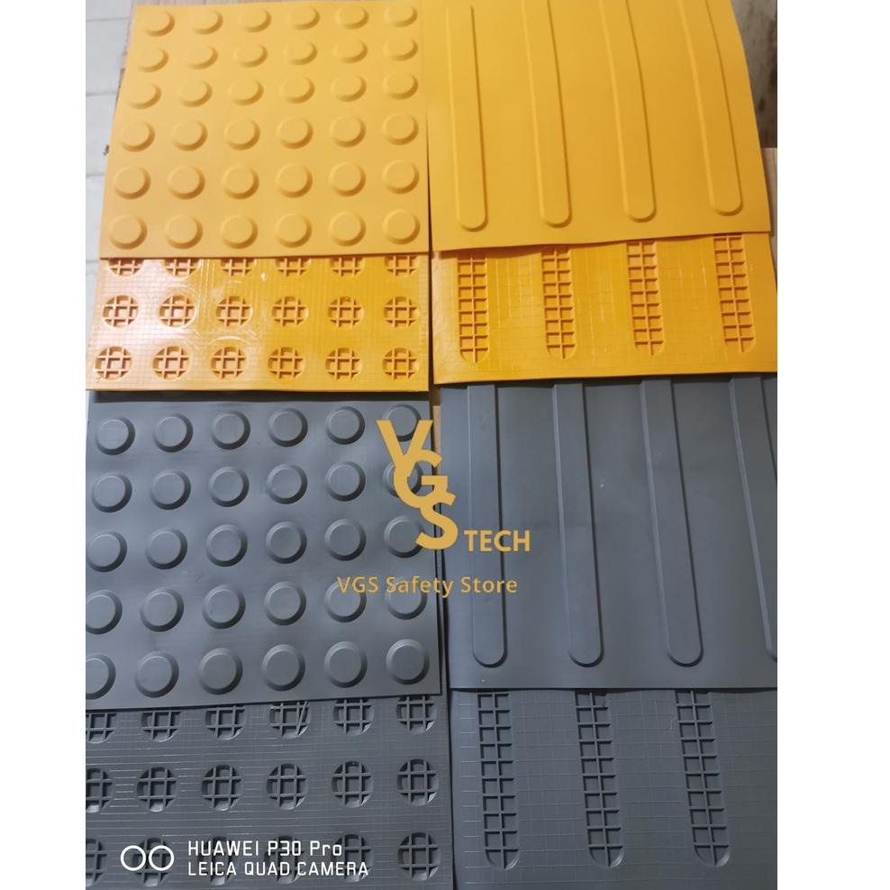 Garden Tiles Outdoor Walkway 4-Pack Tactile Paving Tiles - PVC Sidewalk ...