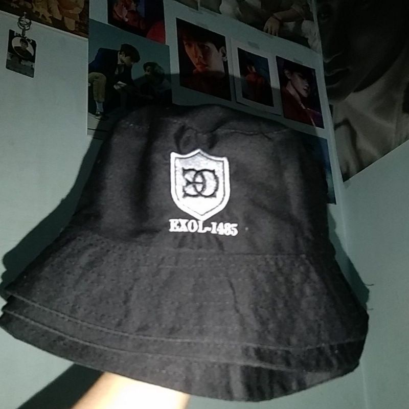 Jual EXOL BUCKET HAT + ID CARD FANDOM (co baca deskripsi dulu) tolong ...