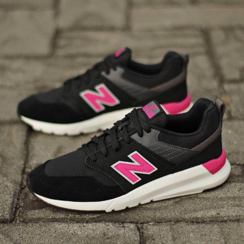 New balance hitam pink hotsell