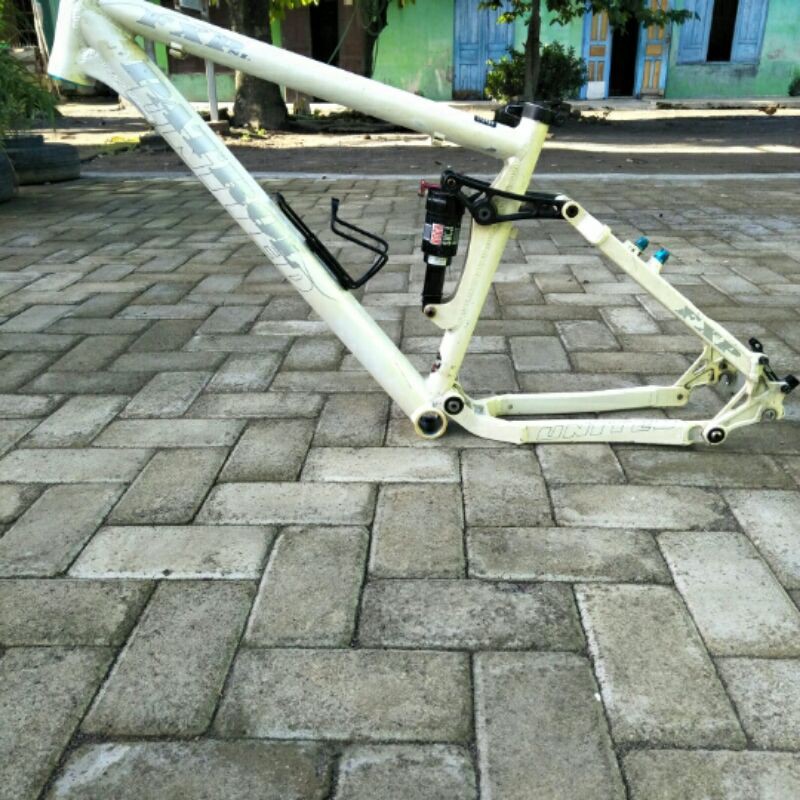 frame fullsus 26