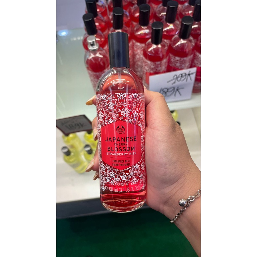 Jual Japanese Cherry Blossom Strawberry Kiss Fragrance Mist 100ml