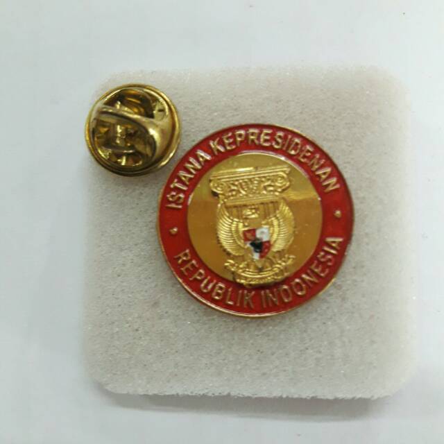 Jual Pin Logo Istana Bulat Untuk di Kerah 2,5 cm | Shopee Indonesia