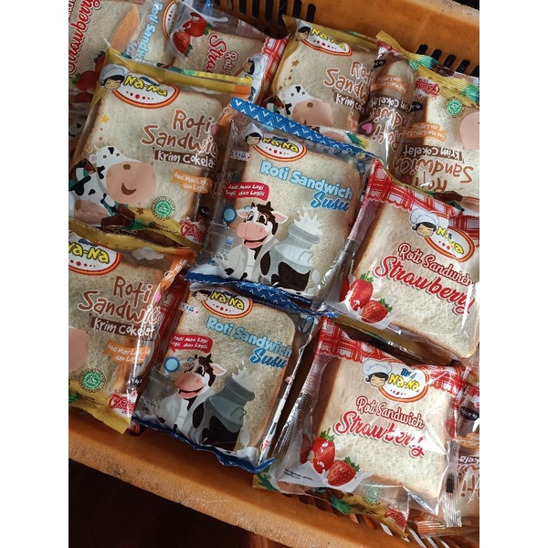 Jual Roti sandwich coklat susu strawberry nanas | Shopee Indonesia