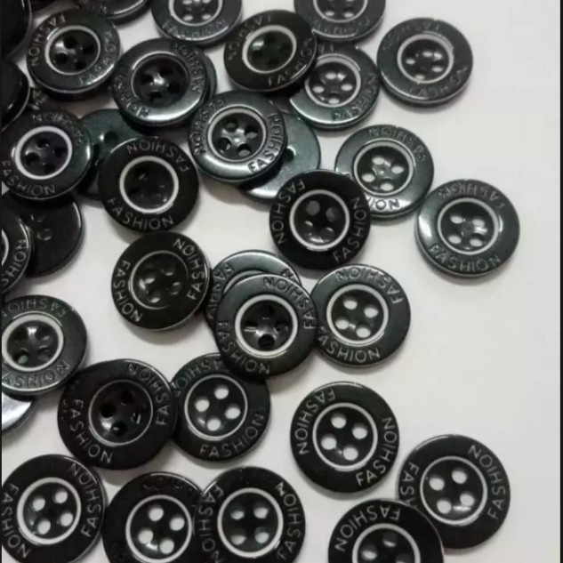 Jual kancing kemeja fashion 13 mm lobang 4 hitam putih isi 100 pcs ...