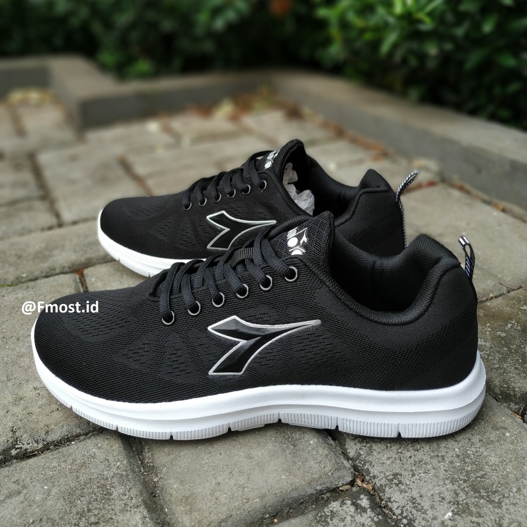 Sepatu diadora clearance running hitam