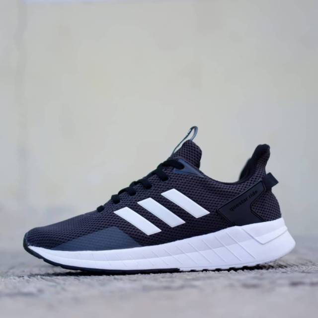 Original BNWB Sepatu Running Adidas Cloudfoam Questar Ride Black White