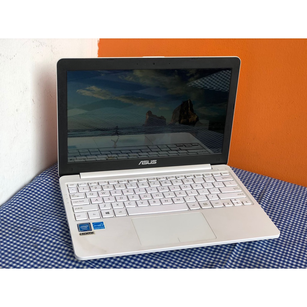 Jual Laptop Asus E203nah Sudah Ssd Gercep Limit Stok Shopee Indonesia 3251