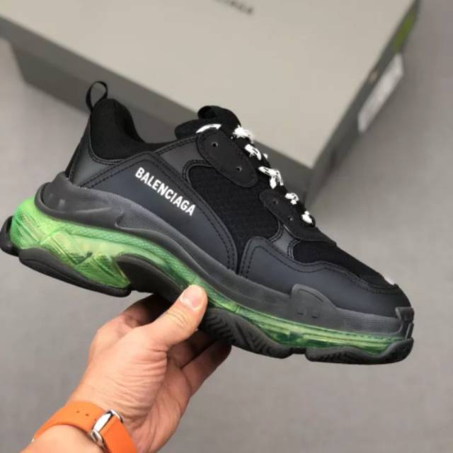 Harga balenciaga triple s black deals