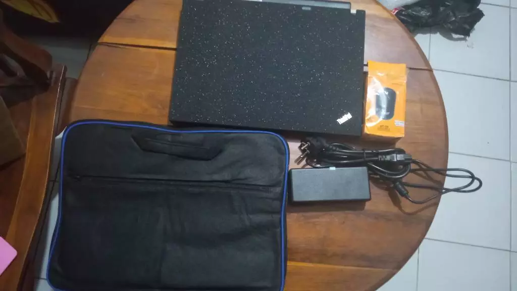 Papan Ketik Empuk dan Port Konektivitas Lengkap Lenovo