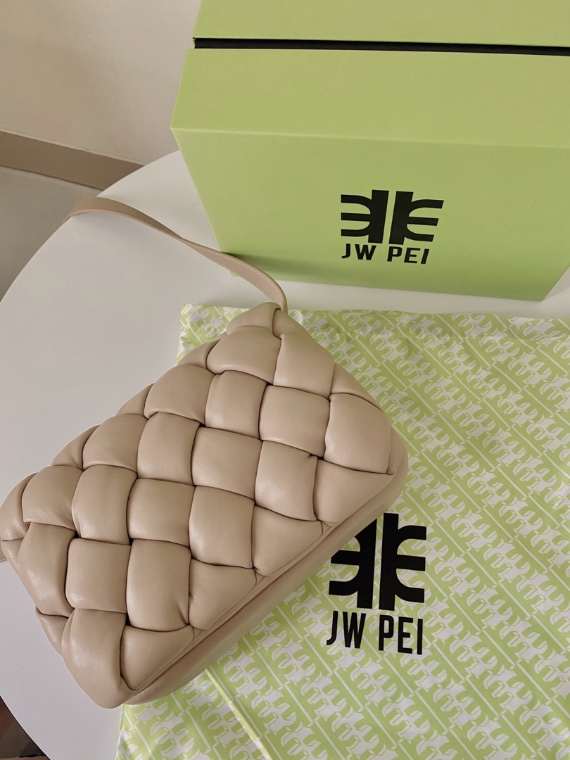Jual JW PEI maze bag - suede coral - Jakarta Utara - Crownie_shop