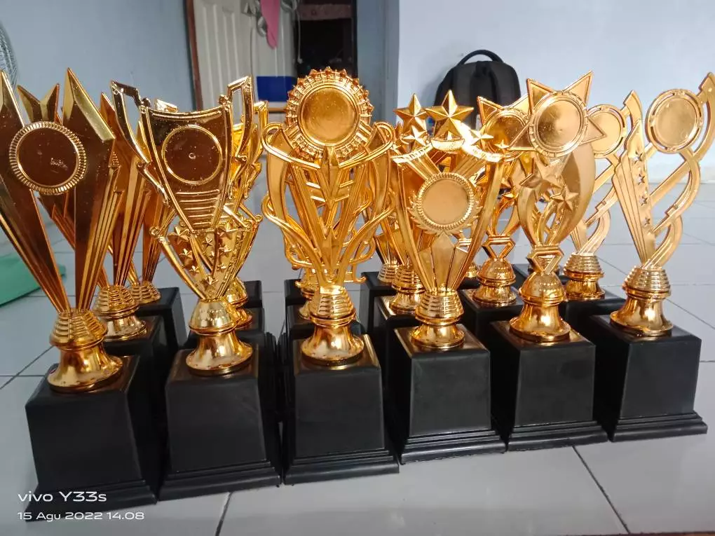 Toko Piala Surabaya