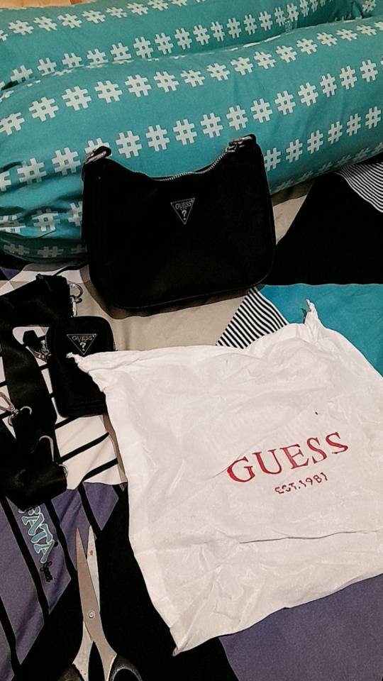 Jual TERBARU GUESS3S TAS WANITA SLEMPANG, SLING BAG