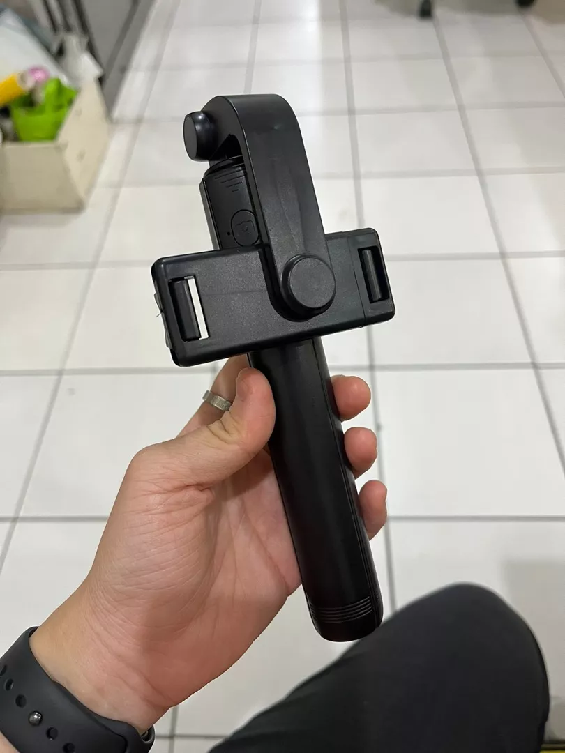 Penggunaan Tongsis Tripod 4 in 1 untuk Vlog Perjalanan dan Fotografi Luar Ruangan
