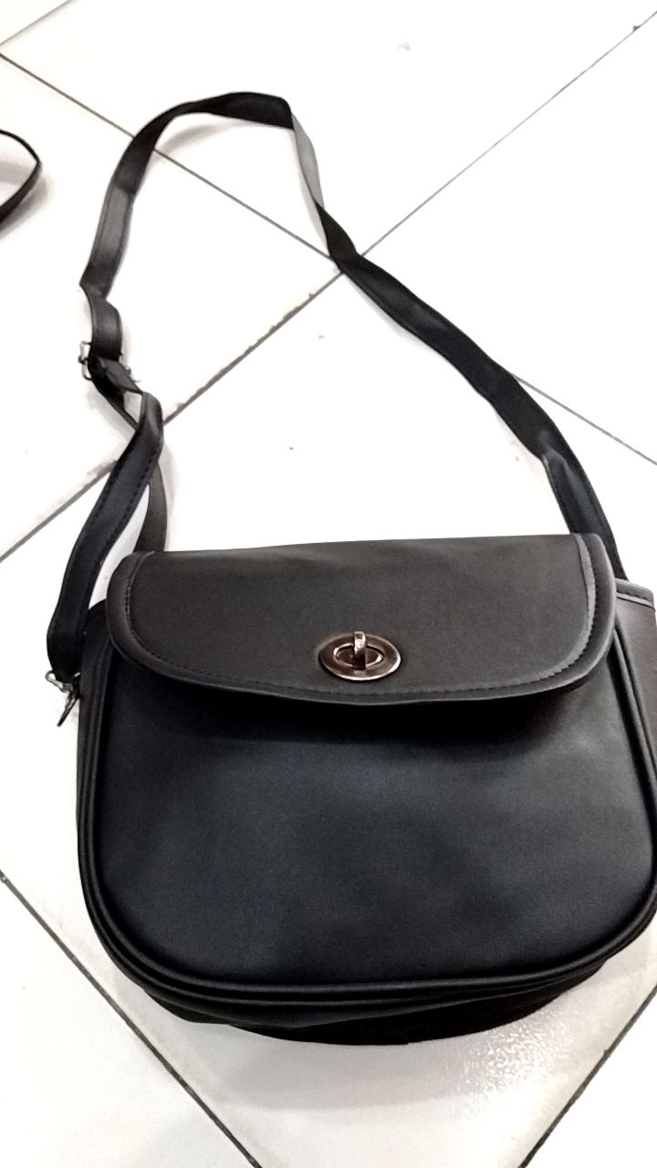 Jual Tas Selempang L*V .. - Fashion Wanita - 905241463