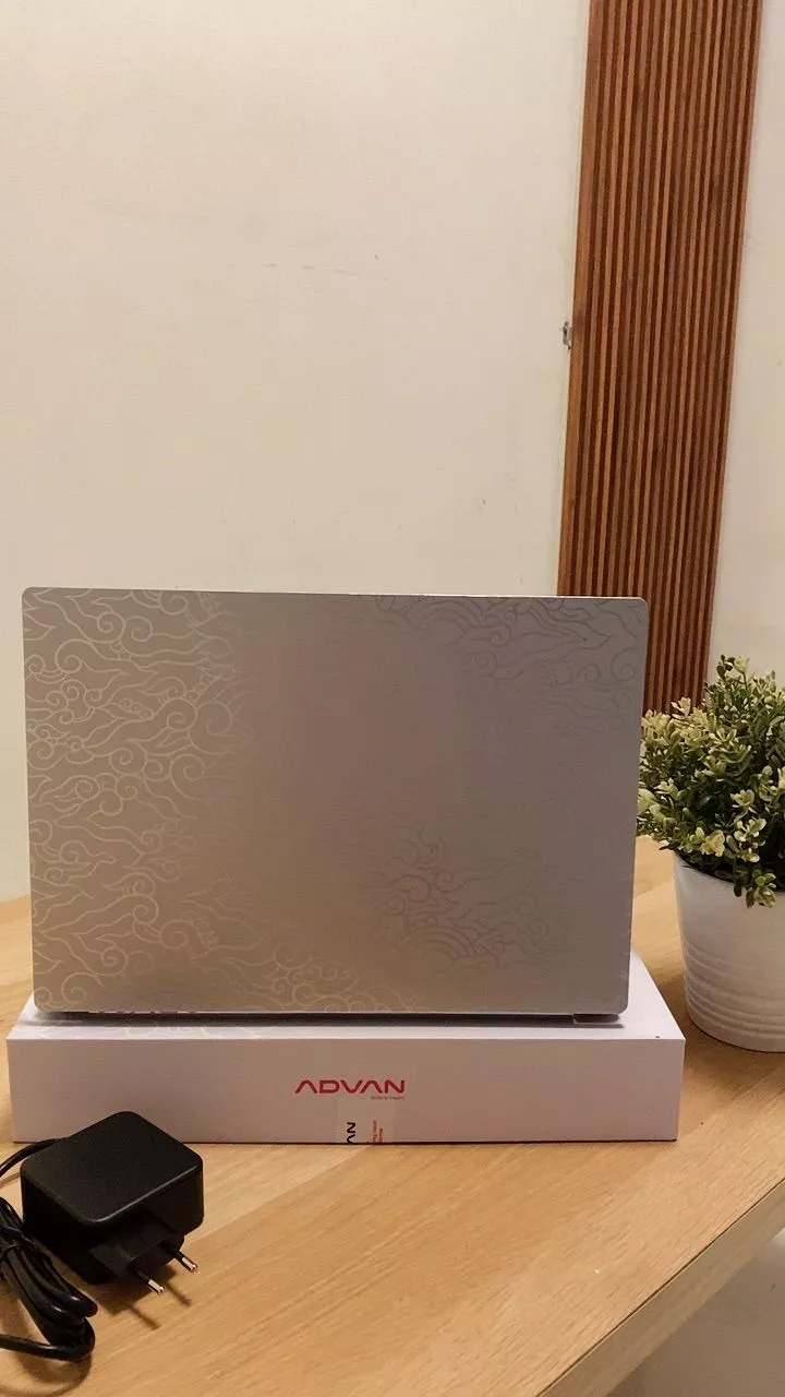 Papan Ketik Backlit dan Sensor Sidik Jari Advan Workplus Heritage