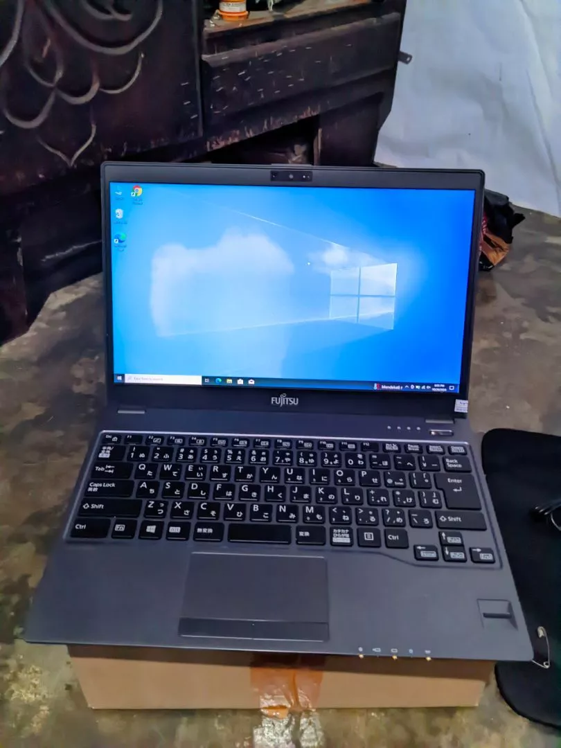 Bodi Tipis dan Ringan Laptop Fujitsu MU937