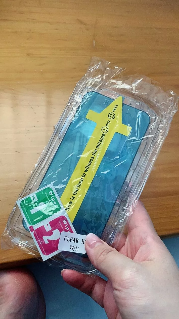 Mekanisme Tarik Tab Plastik Anti Debu pada Tempered Glass Superfit iPhone
